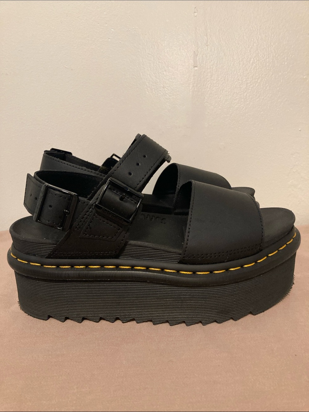 Dr. Martens Voss Quad Hydro Black Leather Platform Sandal 8US 39EU NEW - Picture 4 of 9